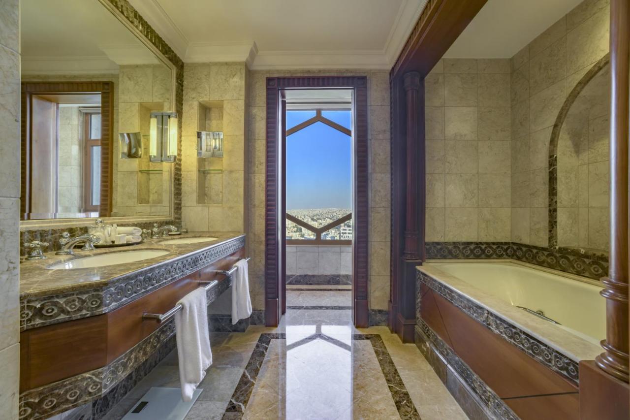 جراند حياة عمان المظهر الخارجي الصورة Bathroom