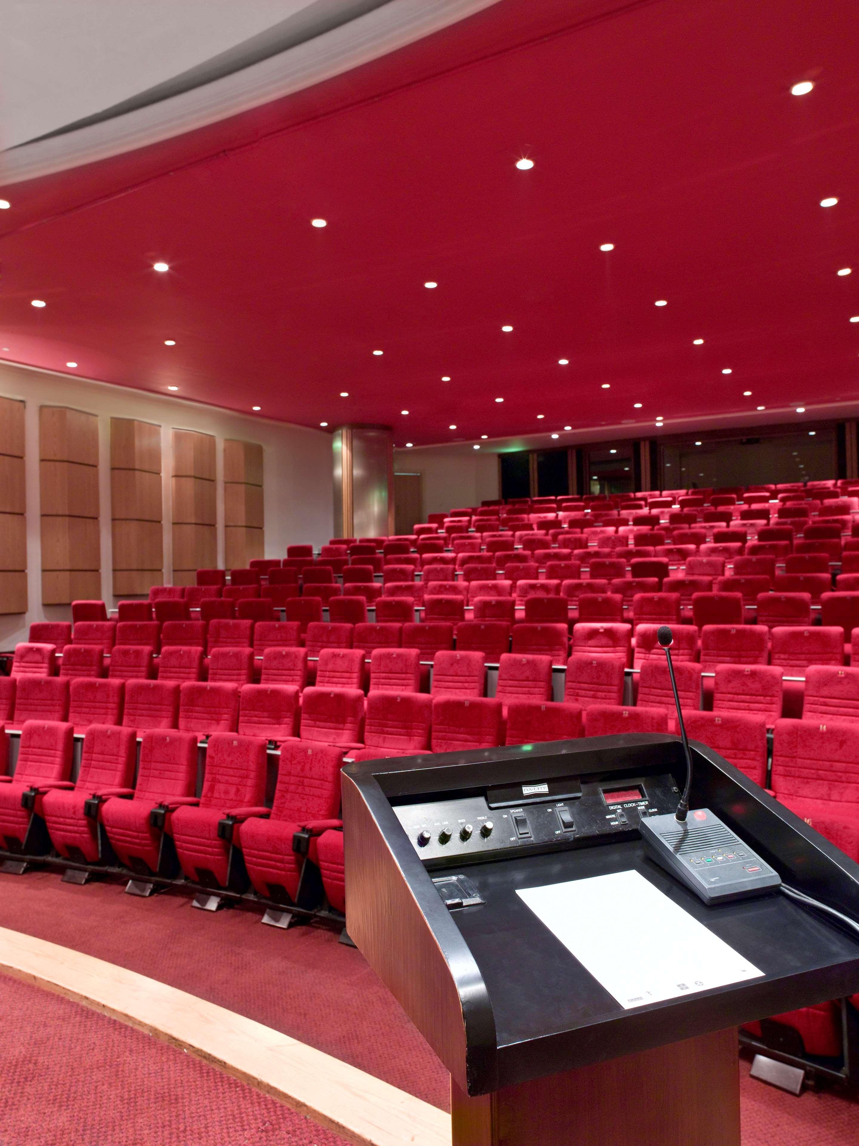 جراند حياة عمان المظهر الخارجي الصورة The main auditorium