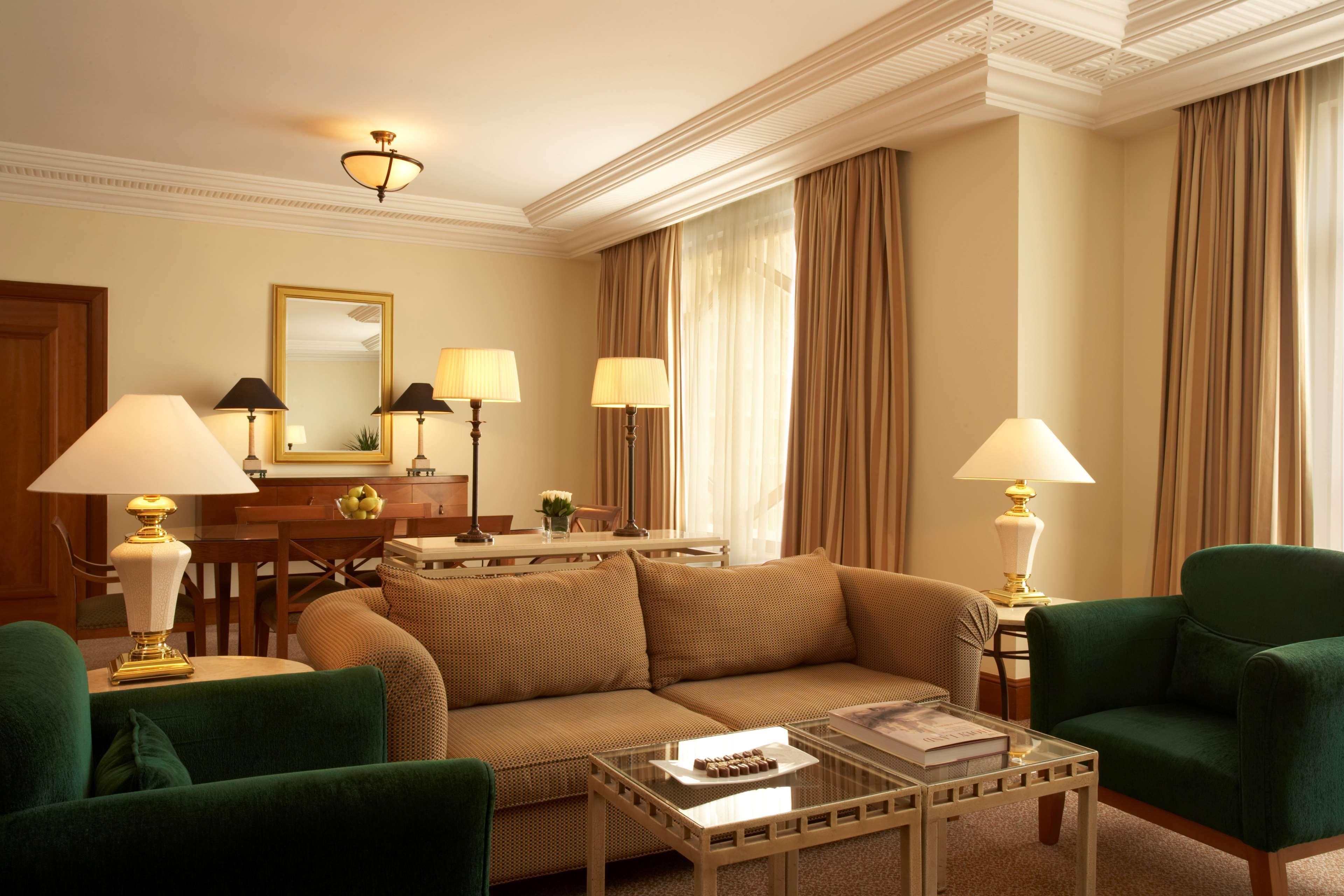جراند حياة عمان المظهر الخارجي الصورة A suite at the hotel