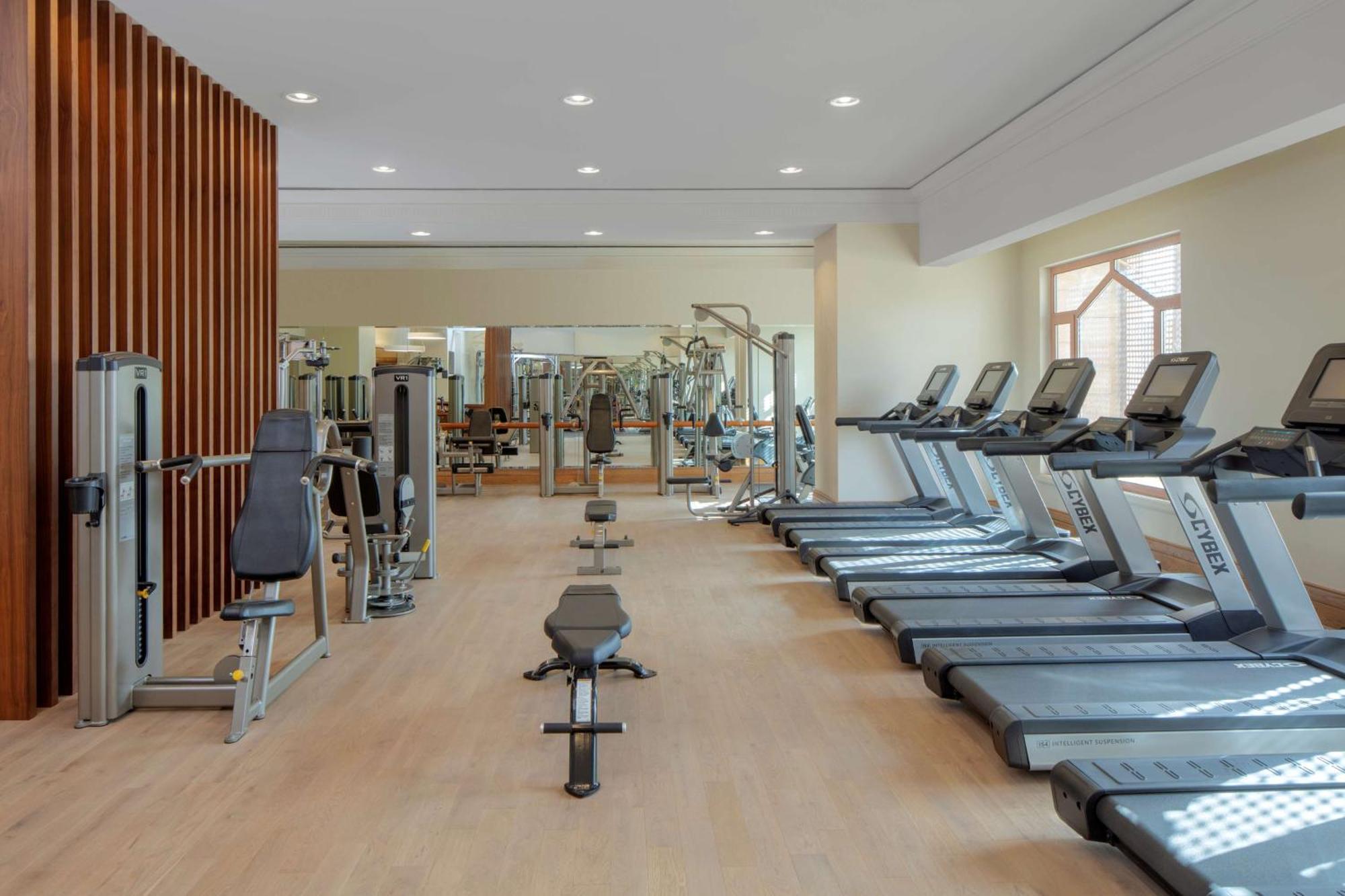 جراند حياة عمان المظهر الخارجي الصورة The gym at the hotel